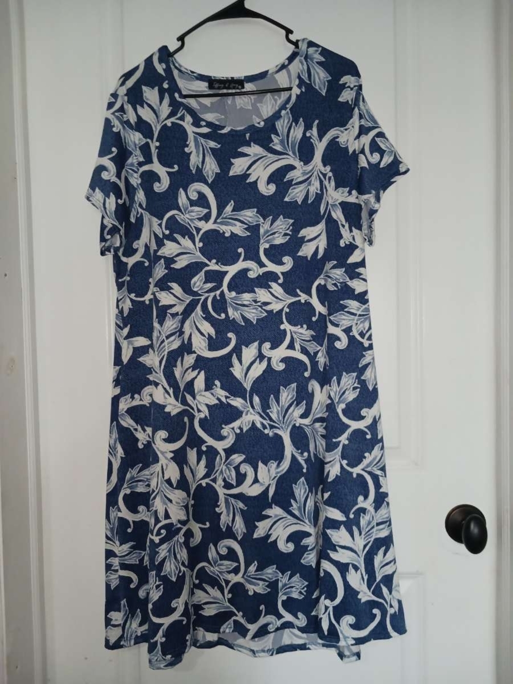 Blue Floral Print Midi Dress with Short Sleeves